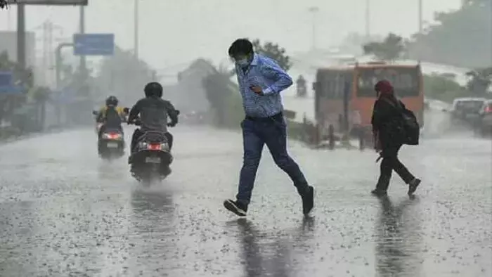 Shimla weather : शिमला में मौसम का मिजाज बदला , गर्मी के बीच बरसीं राहत की बूंदें