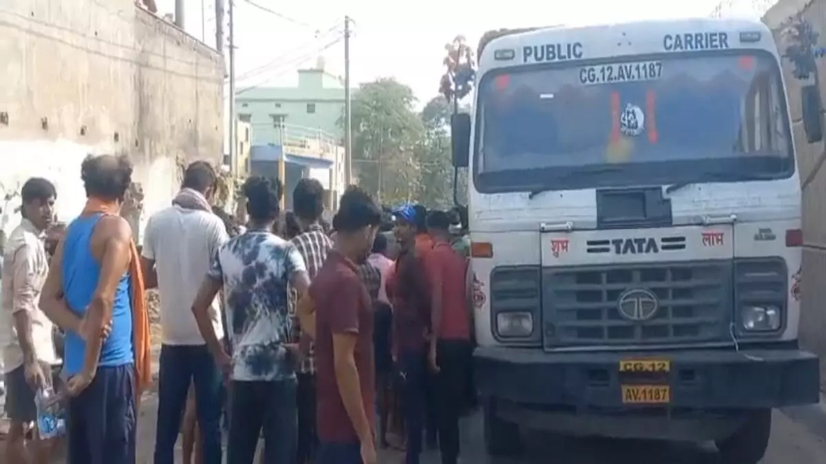 Road Accident Korba: ट्रक ने 3 दोस्तों को लिया चपेट में, एक की मौत