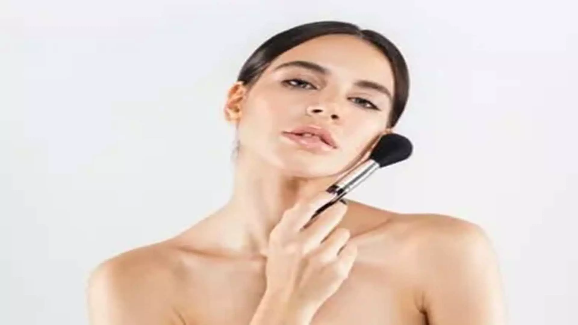 Makeup tips : मेकअप, से आपके लुक को ख़राब कर सकती हैं,