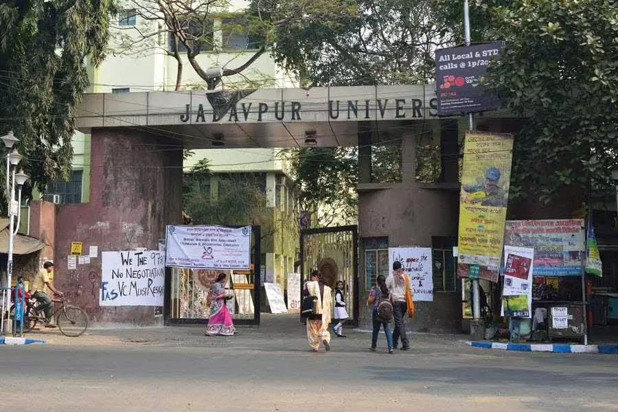 Jadavpur: विश्वविद्यालय ने छात्रावास खाली करने की अंतिम तिथि घोषित करते हुए छात्रावासियों को नोटिस जारी किया