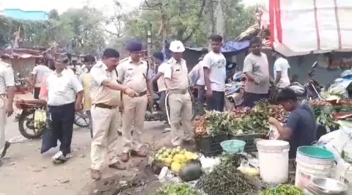 Adityapur : थाना रोड कब्जा करने वाले दुकानदारों को पुलिस ने दी चेतावनी