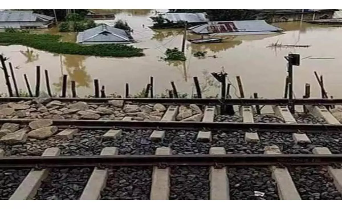 Assam : में उथल-पुथल चक्रवात के कहर के बीच एनएफआर ने लुमडिंग-बदरपुर ट्रेनें रोकीं