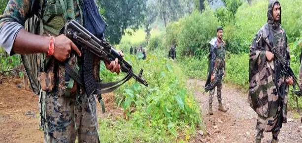 Naxalite arrested: फोर्स ने 16 नक्सलियों को किया गिरफ्तार