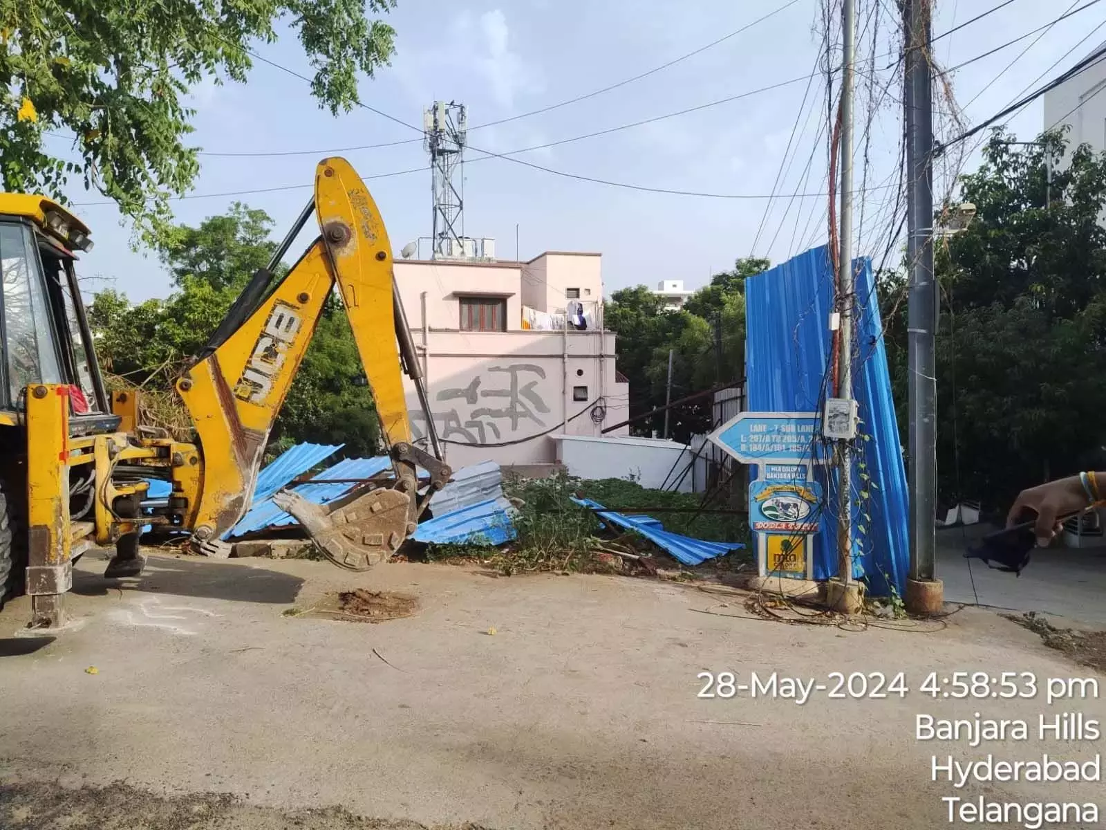 Hyderabad News: राजस्व अधिकारियों ने करोड़ों की सरकारी जमीन को भू-माफियाओं से बचाया