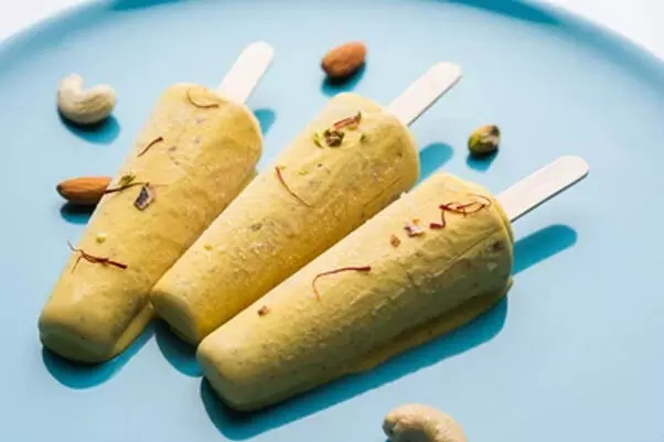 Kaju Badam Kulfi Recipe: घर पर इस तरह बनाएं काजू बादाम की  कुल्फी, आएगा बाजार जैसा स्वाद