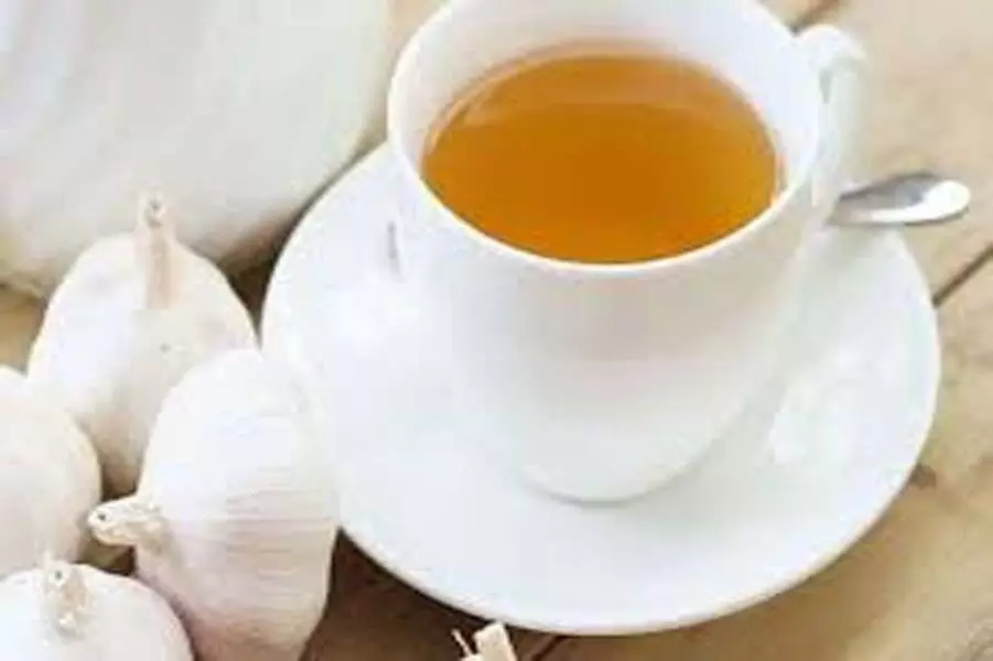 Health tips: अदरक की चाय ही नहीं लहसुन की चाय के भी हैं कई फायदे