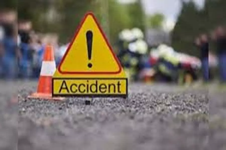Accident: कार दुर्घटना से हुयी पंचायत प्रधान सहित तीन की मौत