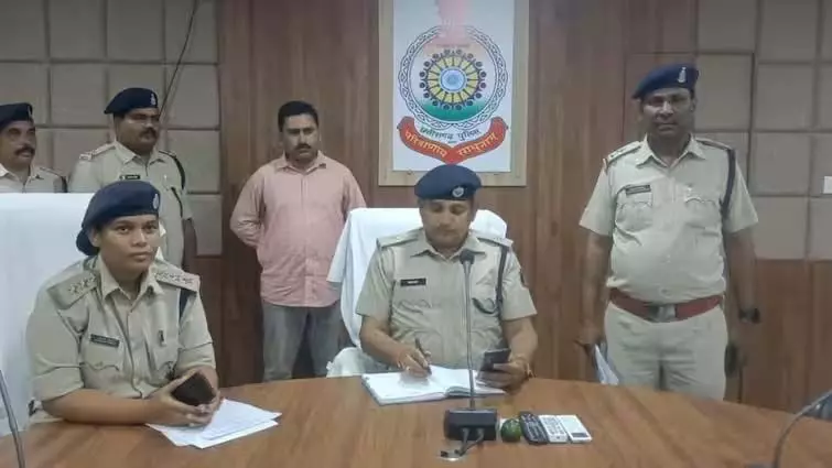 Fake Constable: पुलिस विभाग लाखों का चूना लगाने वाला गिरफ्तार