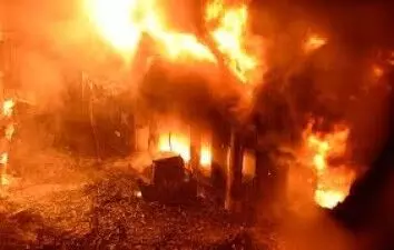 Gaziabad: अरिहंत हार्मनी सोसाइटी में जेनरेटर में धमाके से चार फ्लैटों में लगी आग