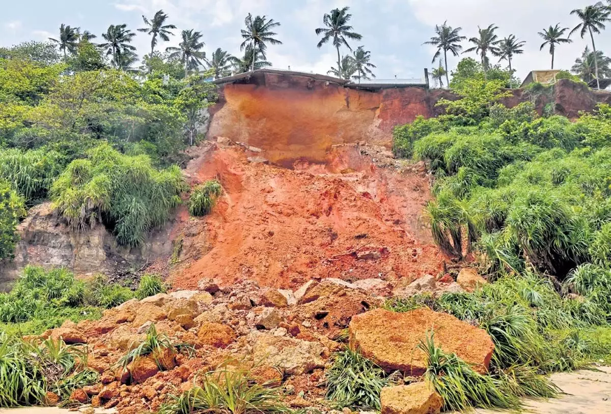 Kerala News: चट्टान ढहने से वर्कला बाली मंडपम अनिश्चितकाल के लिए बंद