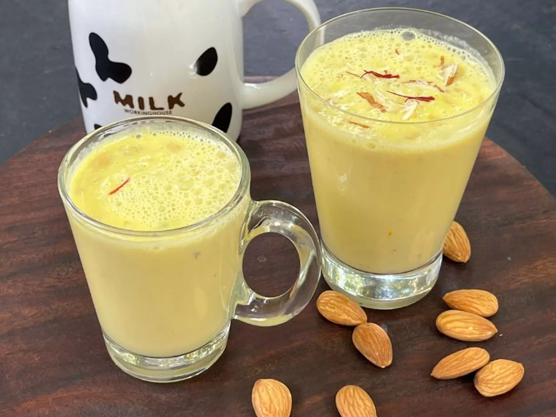 Almond Milk Recipe: घर पर बनाए बादाम मिल्क शेक की रेसिपी