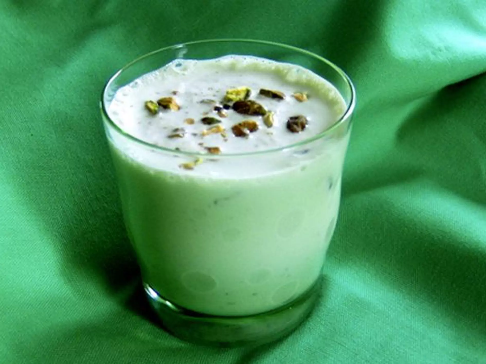 Pistachio Milkshake Recipe: घर पर ही बनाए पिस्ता मिल्कशेक जानिए  रेसिपी