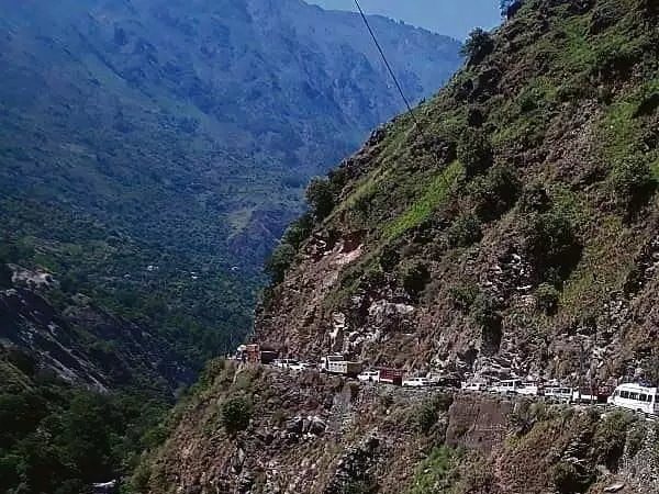 Kullu News: लिसकर्मी चुनाव ड्यूटी पर, यात्रियों को ट्रैफिक अव्यवस्था का सामना करना पड़ा