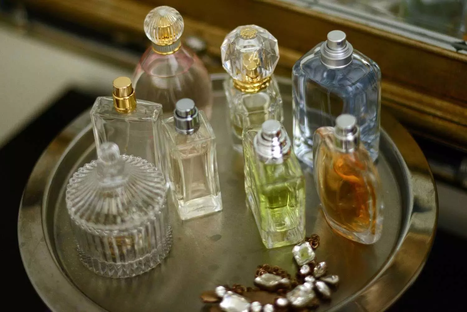 Fragrance in perfumes: पूरे दिन खुशबू बनी रहती है इन परफ्यमों में