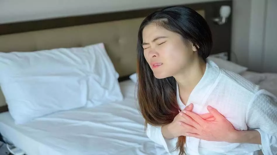 Heart Attack Signs: हार्ट अटैक के एक महीने पहले होते हैं ये संकेत