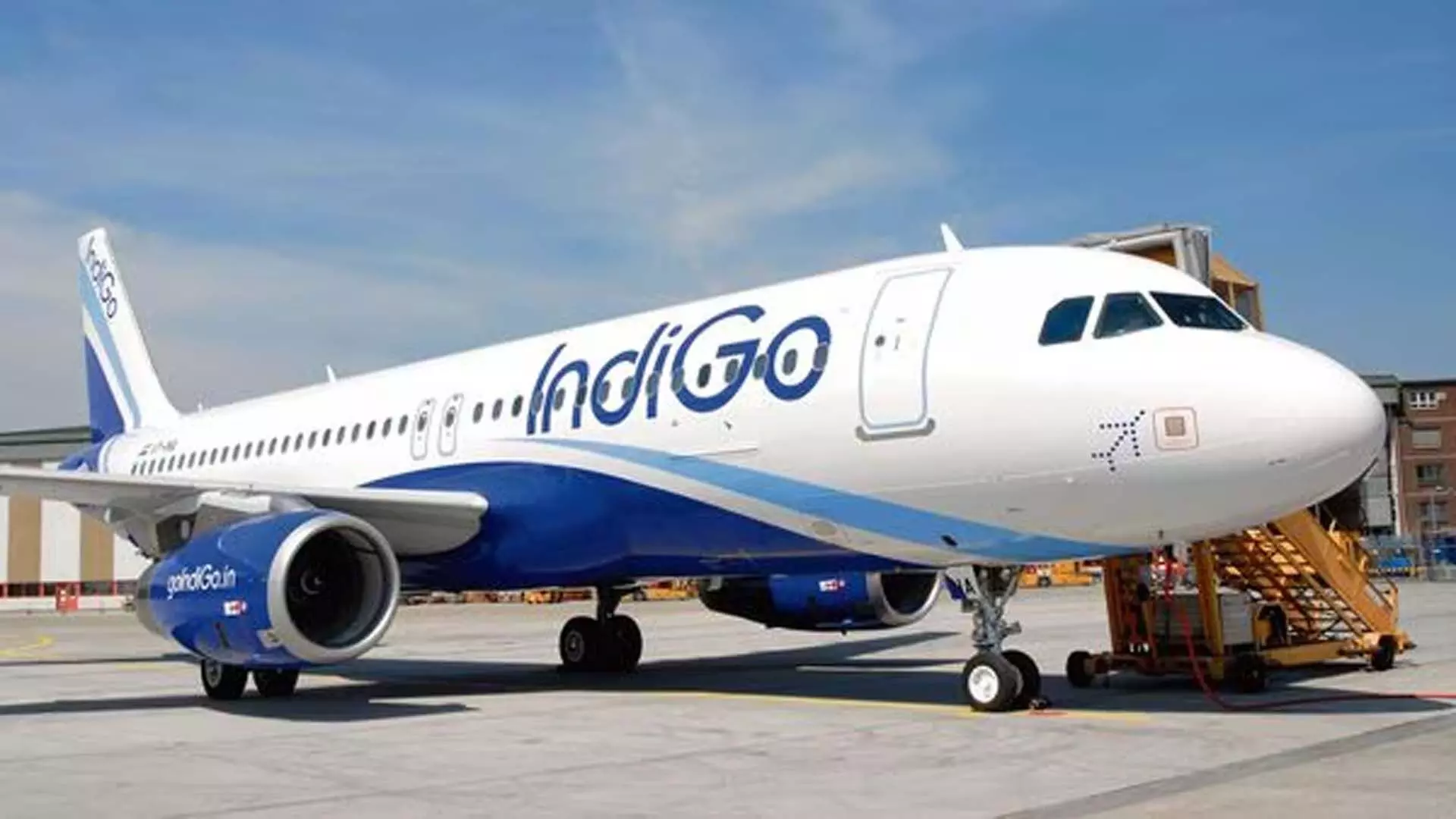 IndiGo flight : धमकी के बाद  विमान को पूर्ण आपातकाल में उतारा गया