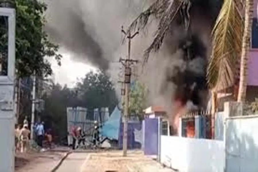 आग :  पेंट कारखाने में आग लगने से तीन की मौत