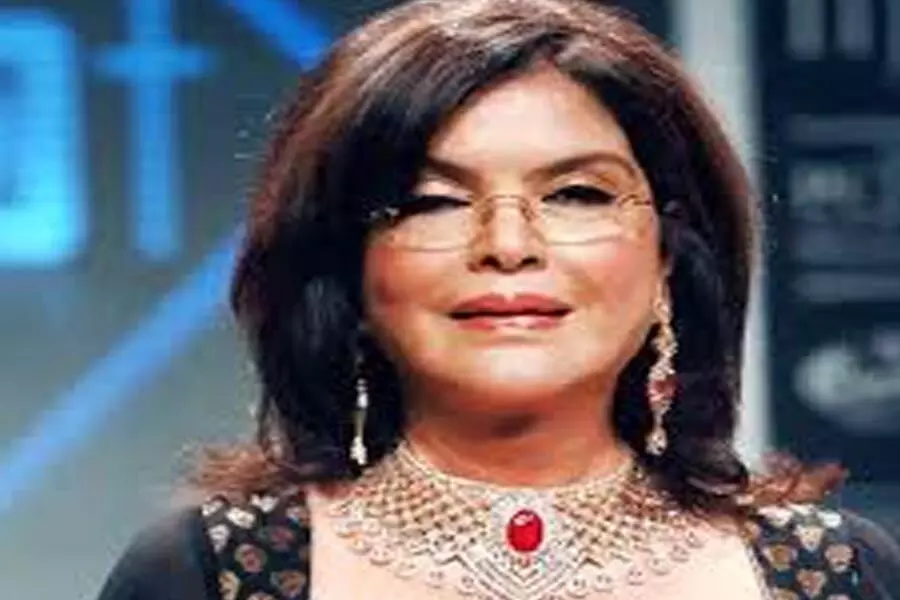 zeenat aman: जीनत वापसी कर रही शो स्टॉपर एक्टिंग की दुनिया पर