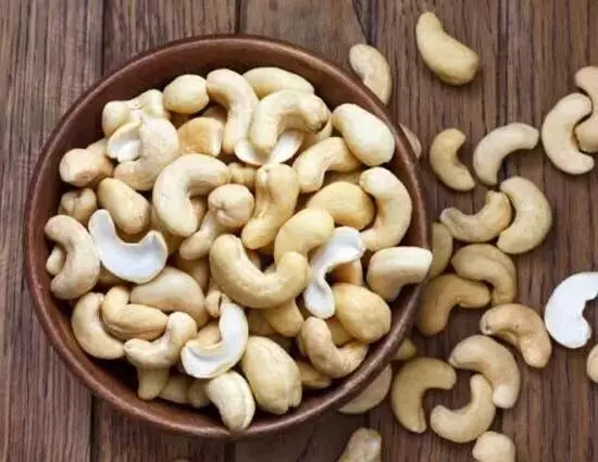 Cashew Uses: बालो और चहरे की सुंदरता के लिए इस्तेमाल करें काजू का