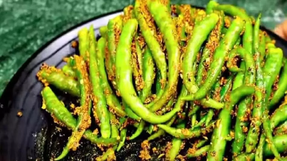 Green chilli pickle recipe : घर पर बना सकते हैं हरी मिर्च का आचार