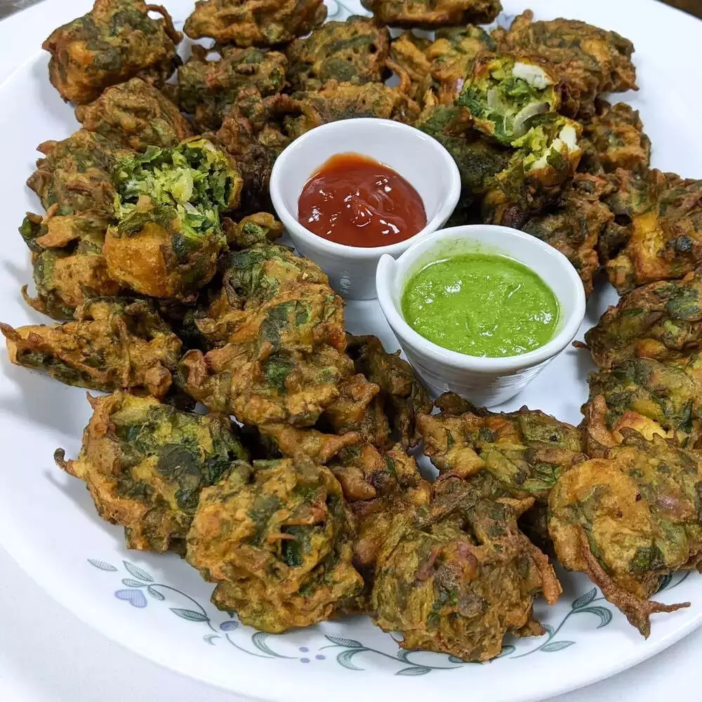 Spinach pakoras recipe : शाम की चाय के साथ enjoy करे  पालक के पकोड़े