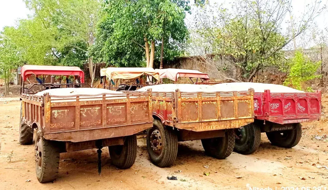 Palamu : पलामू में अवैध बालू और कोयला लदी कई गाड़ियां जब्त, 5 गिरफ्तार