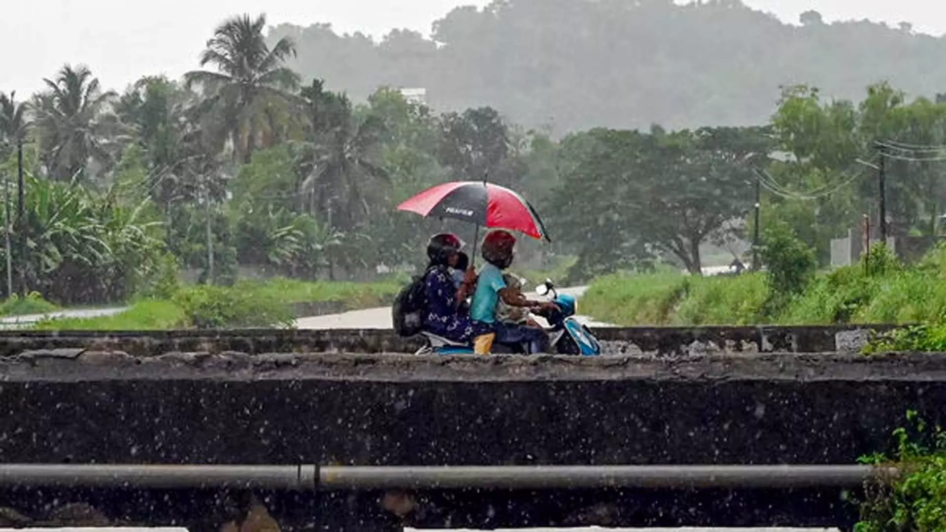Kerala weather: मलप्पुरम, कोझिकोड में भारी बारिश का रेड अलर्ट जारी