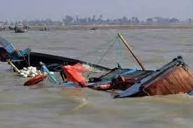 Madhya Pradesh: नाव नदी में पलटने से पांच बच्चों सहित सात की मौत