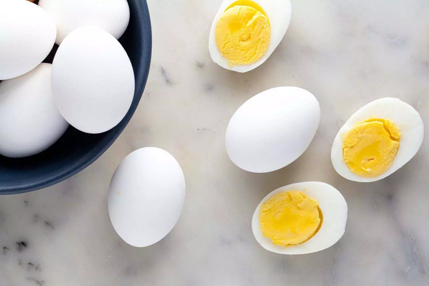 BOILED EGGS: क्या आप भी खाते है उबला हुआ अंडा ?तोह जानिए इनके फायदे और इन्हे हम कितने दिन तक सुरक्षित रख सकते है