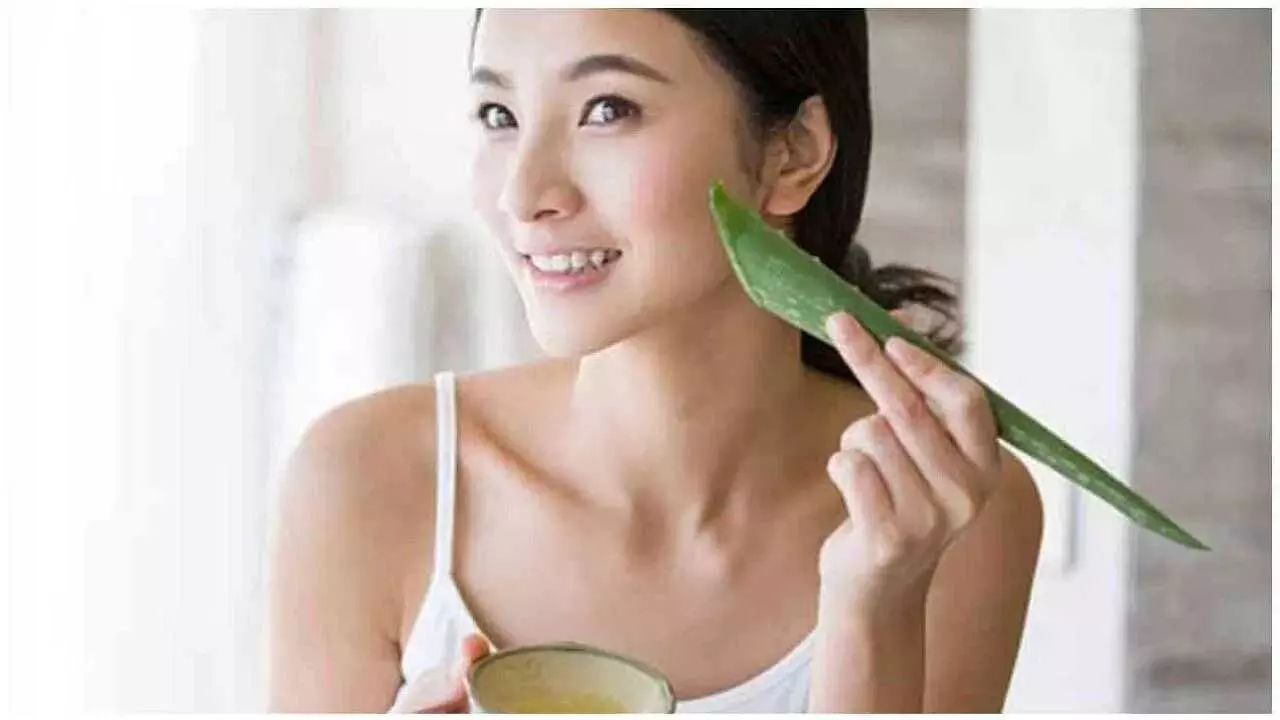 Aloevera gel: एलोवेरा जेल लगाने से आपकी त्वचा चमक जाएगी जानिए कैसे