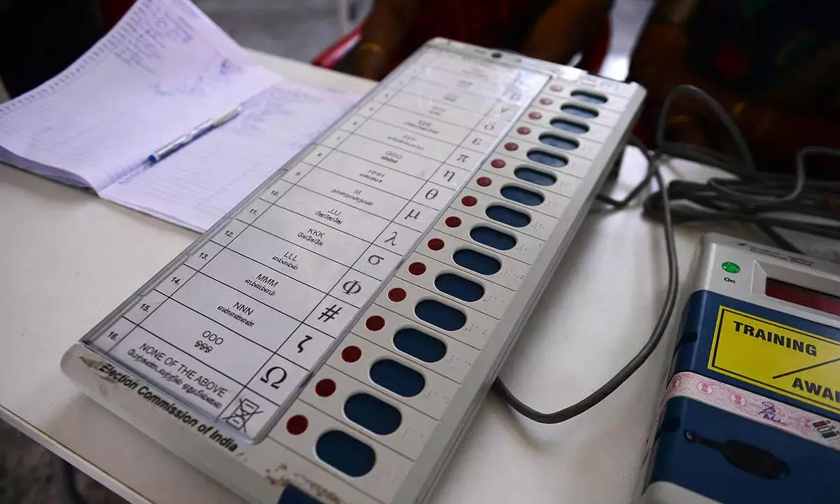 Karnataka News: बेंगलुरू में तीन मतगणना केंद्र