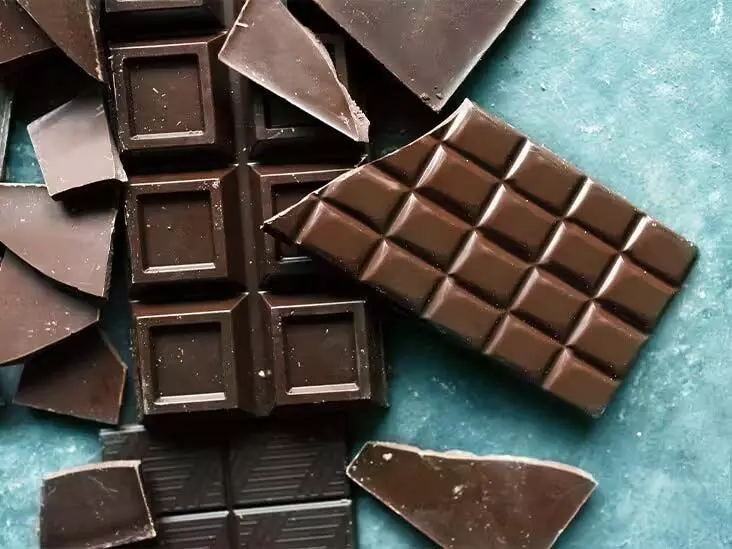 DARK CHOCLATES: क्या आप भी कहते है डार्क चॉक्लेट तोह जानिए इनके फायदे