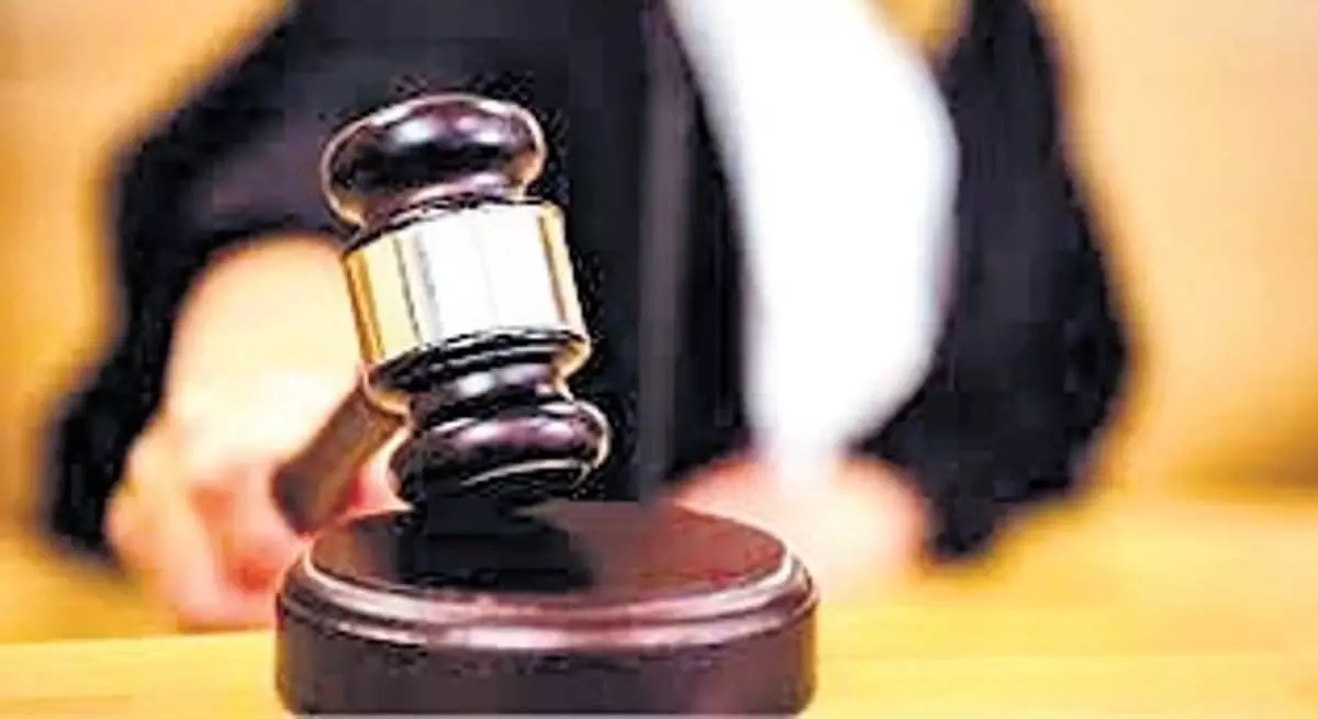 Kerala News: कुझालनादन ने सतर्कता अदालत के फैसले के खिलाफ उच्च न्यायालय का दरवाजा खटखटाया