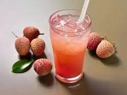 Litchi juice: तंदुरुस्ती के लिए बेहद फायदेमंद, पीते ही शरीर को मिलती गर्मी से राहत