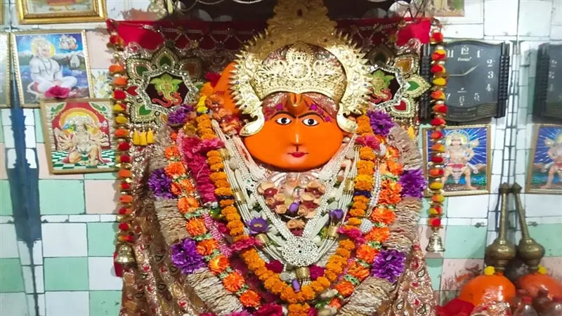 Hanuman Temple : इस मंदिर की ये जड़ी बूटी चबाते ही जुड़ जाती हैं कई जगह से टूटी हड्डियां