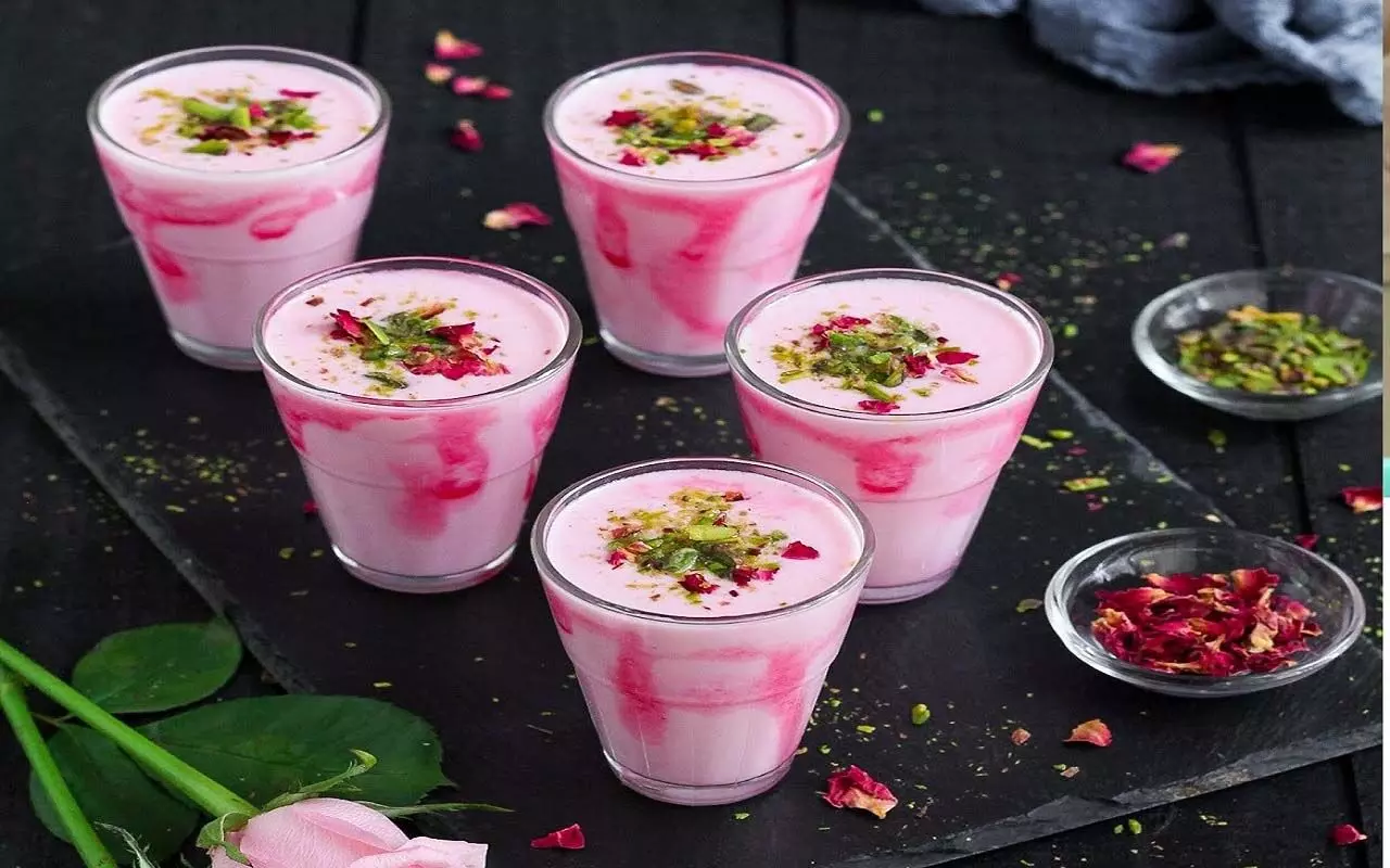 Gulab Lassi Recipe: घर पर ही बनाए गुलाब लस्सी जानिए रेसिपी