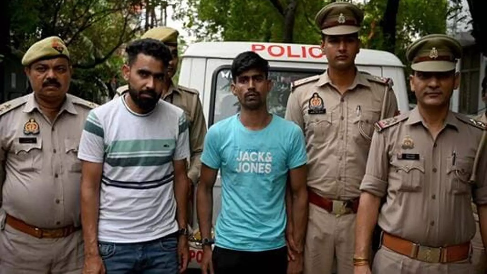 Noida News: नोएडा में पीजी आवास में चोरी के आरोप में दो गिरफ्तार