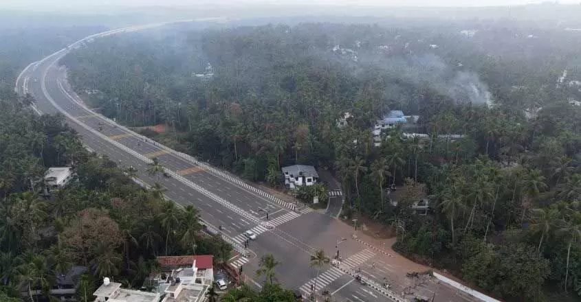 Kerala News: माहे-थलासेरी बाईपास पर सड़क सुरक्षा चिंता का विषय बनी