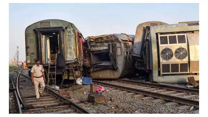 Punjab News: फतेहगढ़ साहिब में ट्रेन की टक्कर में 2 घायल