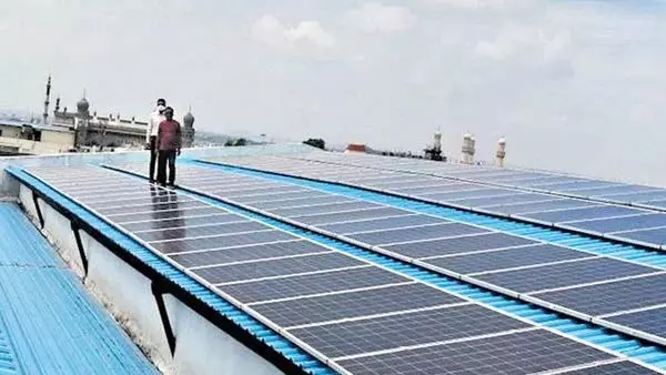 Hyderabad: डिस्कॉम्स सौर ऊर्जा डेवलपर्स के लिए समस्याएं पैदा कर रहे