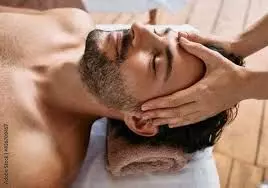 Head massage benefits: गर्म मौसम में  सिर की मालिश, जानिए इसके फायदे