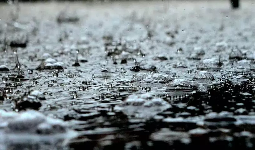 Karimnagar: पुराने करीमनगर के कई हिस्सों में बारिश, लोगों को उमस से मिली राहत