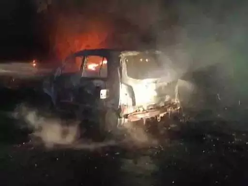 BIG BREAKING: चलती कार में लगी भीषण आग, 4 लोग जिंदा जले