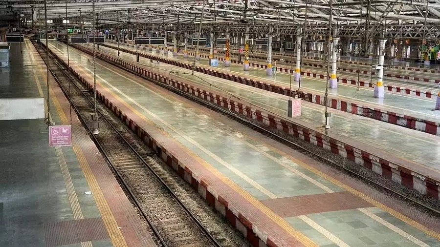 CSMT पर अब 24 कोच की चल सकती हैं ट्रेनें