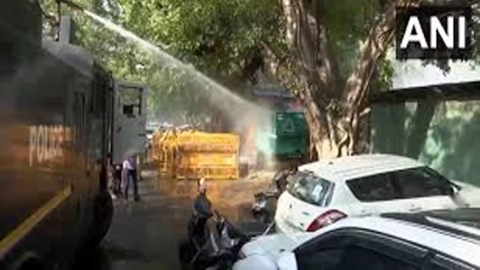 Delhi: राउज एवेन्यू रोड पर AAP कार्यालय के पास जेनरेटर में लगी आग
