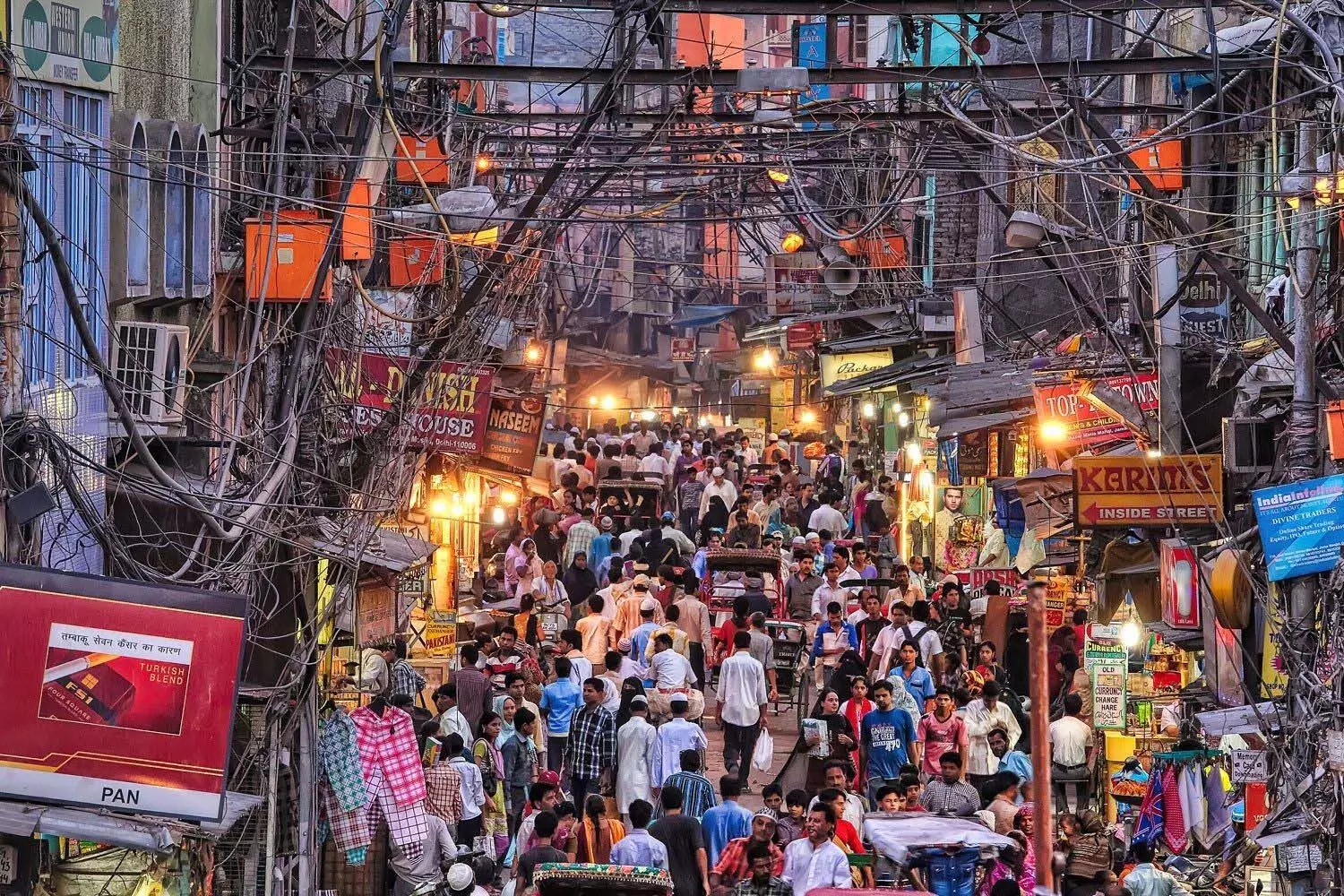 MARKET IN DELHI FOR SHOPPING : अगर आप भी रहते है दिल्ली में तोह जाइये इन बाजार में शॉपिंग के लिए