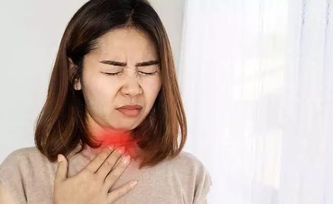 Home remedy in itchy throat: सूखी खांसी से गला छिल गया है तो करें ये 5 घरेलू उपाए