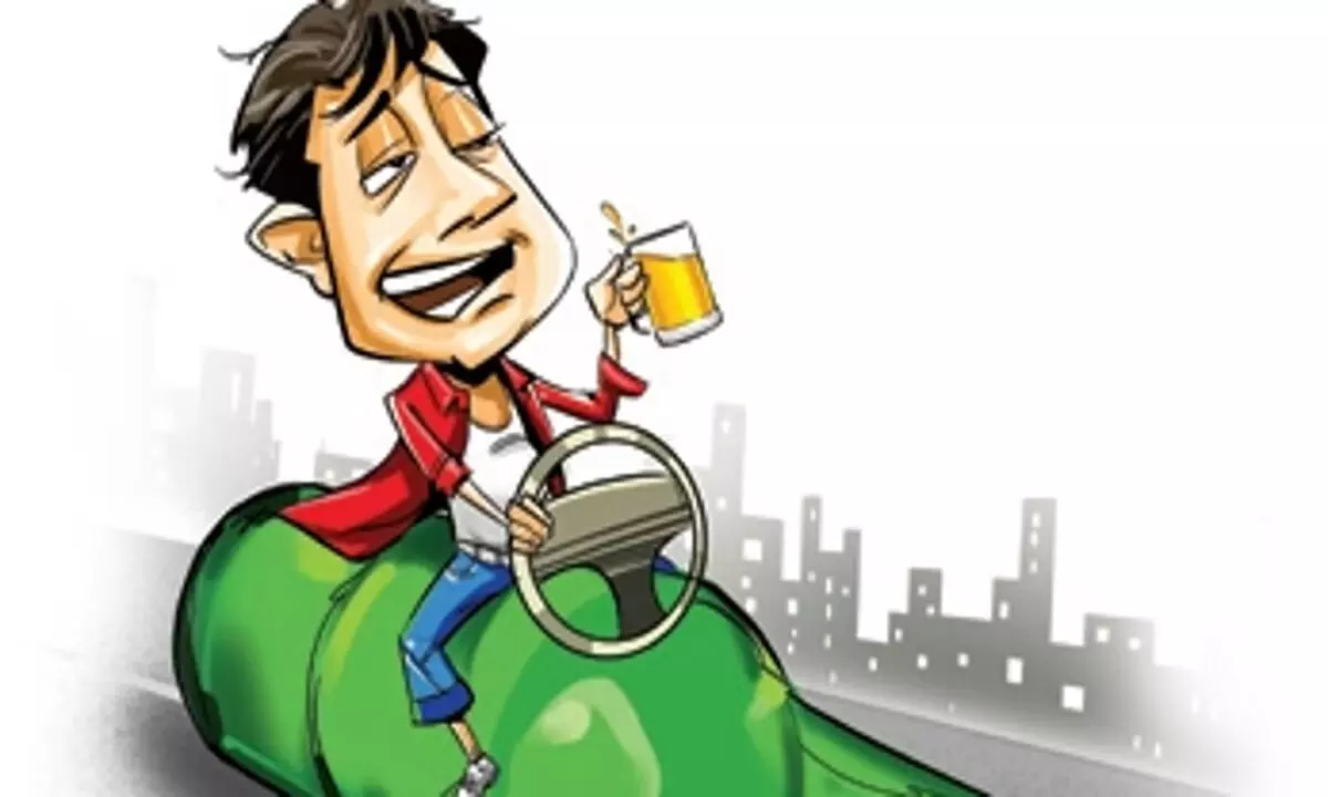 Odisha News: भुवनेश्वर पुलिस नशे में वाहन चलाने वालों पर नकेल कसने के लिए सड़क पर कीलें लगाएगी