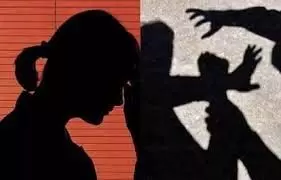 Kanpur Crime: पति के अवैध संबंध का पता लगाने निकली विवाहिता ससुर  गला दबाने का किया प्रयास