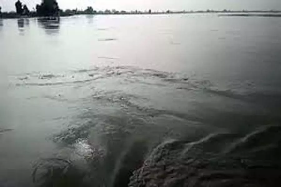 Uttar Pradesh: गंगा नदी में नहाने गए तीन युवक हुए लापता